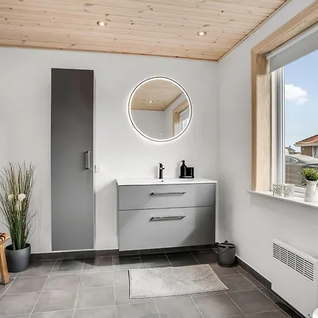Vakantiehuis Lovely With Fenced Plot, 300 Meters From The North Sea In Thy