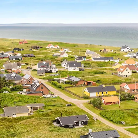 Vakantiehuis Lovely With Fenced Plot, 300 Meters From The North Sea In Thy Lild Strand