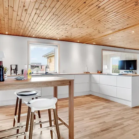 Vakantiehuis Lovely With Fenced Plot, 300 Meters From The North Sea In Thy